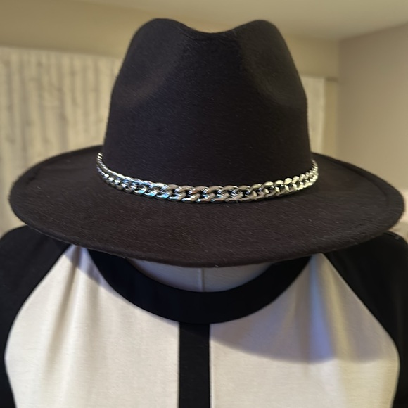 Fabulous Black Upscalele Cowgirl Hat Silver Chain link Detail! - Picture 2 of 2